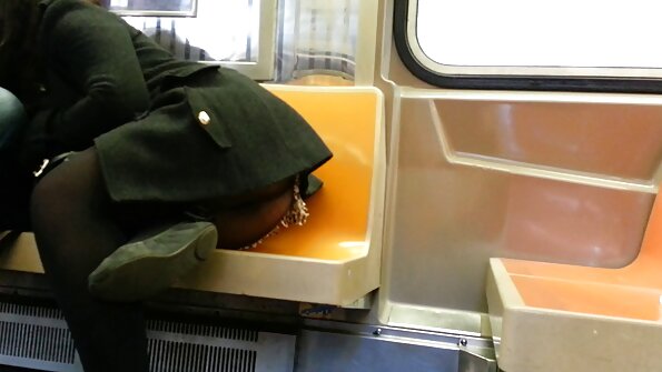 සුළු මව හෙලේනා ප්‍රයිස් සහ සුළු දියණිය වන Rharri Rhound මිතුරා Rharri සමඟ ලිංගිකව හැසිරේ