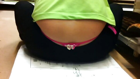 මුඩුක්කු යෞවනයන් ඔවුන්ගේ විභාගය සඳහා පාඩම් කරති