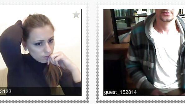 අපූරු වැනේසා ඩෙකර් ස්නානය කිරීමේදී ස්වයං වින්දනයේ යෙදෙන අතර ගුද සංසර්ගයේ යෙදේ