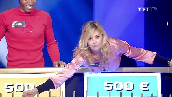 කුඩා දැරිය ගුද සංසර්ගයේ යෙදේ