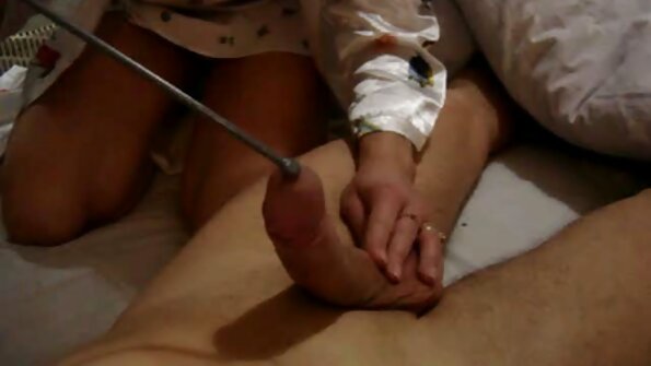 Sporty brunette ඇගේ පෙම්වතාගේ ලිංගික අවශ්‍යතා තෘප්තිමත් කරයි