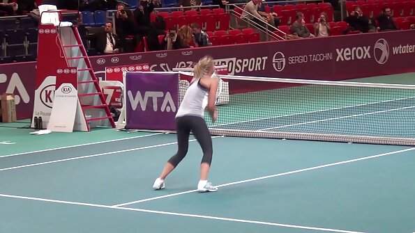 ගැබී කාටර් සහ නියා නැචි සාලයේ ගැවසෙන බිබිලි බබාලා