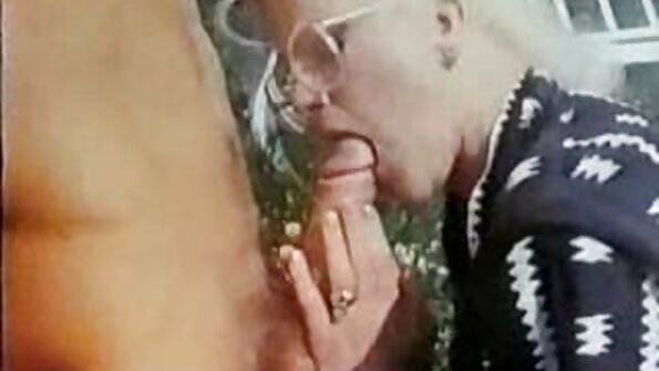 Busty brunette Keisha Gray ඇගේ පෙම්වතා කුකුළා ලබා ගනී