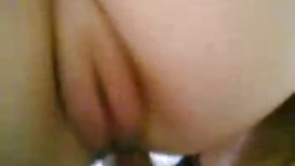 ලස්සන ලා දුඹුරු බබා ඩේසි ස්ටෝන් කුකුල් වෛද්‍යවරයා විසින් පහර දෙන ලදී