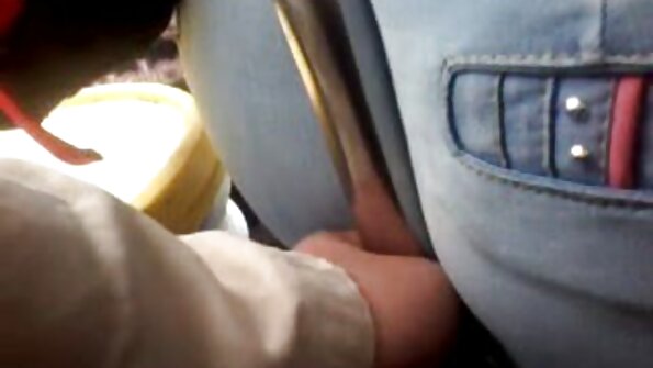 අපිරිසිදු මනසක් ඇති අම්මා ටයිලර්ට සේවය කරයි