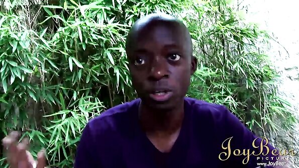 කළු හිසකෙස් ඇති බබාට හොඳ රැකියාවක් අවශ්‍යයි